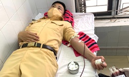 Trung úy hiến máu cứu bệnh nhân xuất huyết tiêu hóa nguy kịch