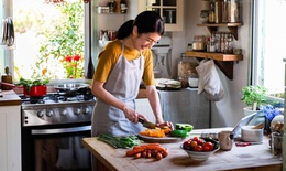 Bổ sung dinh dưỡng bảo vệ người cao tuổi trước các bệnh truyền nhiễm theo mùa