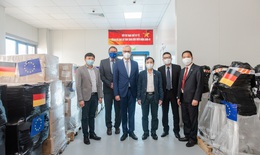 Đức trao tặng Việt Nam máy thở, monitor, máy đo nồng độ oxy và nhịp tim trị giá 21 tỷ đồng