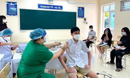 Tiêm vaccine COVID-19: Học sinh hào hứng, mong ngày đến trường