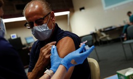 Moderna cho biết có thể sẽ có vaccine chống biến chủng Omicron vào đầu năm 2022