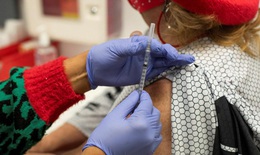 Mỹ thử nghiệm loại vaccine c&#243; thể chống lại tất cả c&#225;c biến thể COVID-19