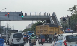 Cuối năm, xe cơi nới thành thùng, chở ‘có ngọn’ tái xuất ở Hà Nội 