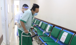 Thay khớp háng nhân tạo để phục hồi biến chứng dính khớp sau mổ sọ não