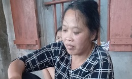 Lời khẩn cầu của 2 con thơ mồ côi bố mong cứu "đôi chân voi” của mẹ vì căn bệnh quái ác