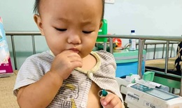 Thương cảm hoàn cảnh bé gái 1 tuổi dân tộc mắc bệnh thực bào máu