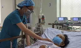 Thận trọng: Đánh trống ngực, khó thở khi thay đổi tư thế, coi chừng có u ở tim