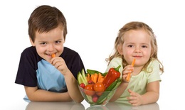 Giãn cách, mẹ nhớ 8 tuyệt chiêu giúp con ăn ngon, tăng đề kháng