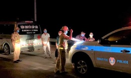 Dùng xe cứu thương chở người định “thông chốt” kiểm soát ở Nghệ An