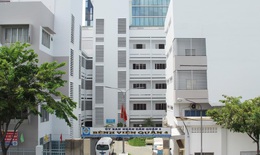 "Tách đôi" Bệnh viện Quận 4 để điều trị COVID-19