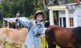 Sô Y Tiết ‘bài hát đếm số’: Chàng trai chăn bò có tuổi thơ dữ dội đến 'đỉnh' mạng xã hội