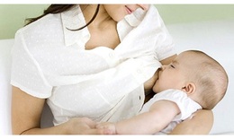 Phụ nữ đang cho con bú còn băn khoăn khi tiêm vaccine COVID-19, đọc bài này sẽ rõ 
