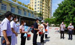 Những bệnh nhân mắc COVID-19 đầu tiên khỏi bệnh được xuất viện tại Quảng Bình