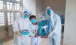 Thư Sài Gòn (số 12): Bánh kem sinh nhật "siêu nhân 9 tuổi" F0 tại bệnh viện dã chiến