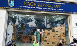 “Tướng già” Trần Hùng một mình vào “hang ổ”, phát hiện 17.000 khẩu trang 3M rởm