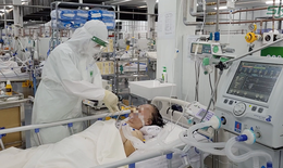 Trong khu điều trị hơn 300 ca COVID-19 nặng: Người lo lắng tột cùng, người hồi hộp đếm từng phút giây chờ ra viện