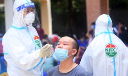 [Ảnh] Hà Nội "chạy đua" với thời gian, "thần tốc" xét nghiệm, tiêm vaccine cho người dân trước 15/9