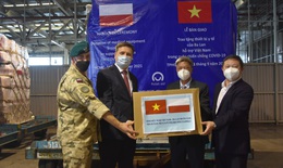 Bộ Y tế tiếp nhận 8 tấn trang thiết bị, vật tư chống dịch COVID-19 từ Ba Lan
