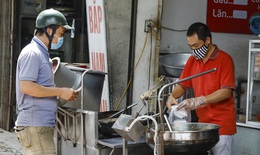Hà Nội: Phở bò, cơm rang, bún ốc... đắt hàng ở 'vùng xanh' Gia Lâm
