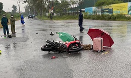 Hà Nội: Thương tâm 2 người đi xe máy bị sét đánh tử vong