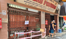 Để khách xếp hàng tấp nập, cửa hàng bánh trung thu Bảo Phương bị đóng cửa