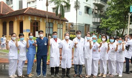 Sáng 15/9, hơn 100 'chiến sĩ' áo trắng Việt Đức vào TP HCM 'đảo quân' cho Trung tâm hồi sức tích cực COVID-19
