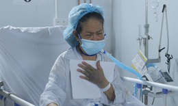 Những "món quà vô giá" giữa Trung tâm Hồi sức tích cực điều trị COVID-19 khắc nghiệt