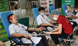 Hàng trăm Thầy thuốc hiến máu cứu bệnh nhân giữa đại dịch