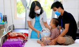 Mang Trung thu yêu thương đến với bệnh nhi đang điều trị tại BV TW Huế