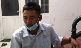 Đòi 'xét nghiệm ngay' không được, đánh cả công an
