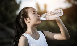 Duy trì 3 thói quen uống nước này đang âm thầm 'phá hủy' thận của bạn