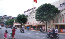Nhiều chợ ở Hà Nội vẫn 'cửa đóng then cài' dù đã nới lỏng giãn cách