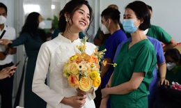 Đ&#225;m cưới đặc biệt của nữ điều dưỡng Bệnh viện Bạch Mai nơi t&#226;m dịch