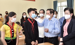 Thủ tướng: Xây dựng phương án tiêm vaccine phòng COVID-19 cho học sinh tiểu học đến THPT