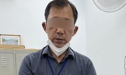 Khởi tố cán bộ lập danh sách khống người nhận tiền hỗ trợ