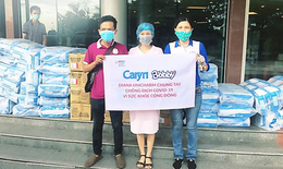 Caryn sát cánh cùng đội ngũ y tế tuyến đầu chăm sóc bệnh nhân COVID-19