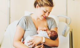 Nuôi con bằng sữa mẹ cải thiện chức năng tim của trẻ sinh non