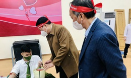 Thứ trưởng Bộ Y tế bày tỏ cảm phục những người vượt qua đại dịch COVID-19 hiến máu cứu người