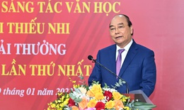Chủ tịch nước Nguyễn Xuân Phúc: Cần chăm sóc không gian sáng tạo cho các cây bút trẻ