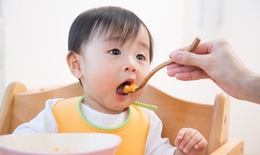 Có nên cho muối vào bột ăn dặm của trẻ không?