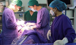 Ho ra máu kéo dài, người đàn ông được cứu sống nhờ phẫu thuật nội soi cắt phổi trái