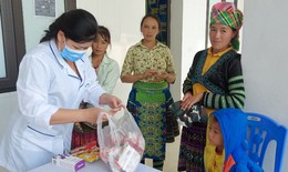 Nữ hộ sinh Bản Mù ‘mê’ làm thiện nguyện