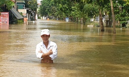 Nước ngập mênh mông, người dân vùng “rốn lũ” Quảng Bình lo ngại lũ chồng lũ