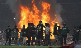 Bạo loạn ở sân vận động, ít nhất 127 người thiệt mạng
