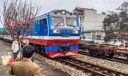 Giá vé tàu Tết Quý Mão 2023 giảm mạnh