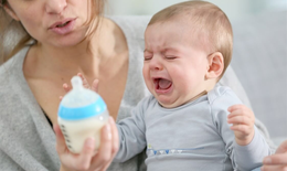 Trẻ biếng ăn kéo dài vì các mẹ mắc phải những sai lầm này