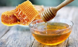 7 bài thuốc từ mật ong nhuận phế, chữa bệnh về họng
