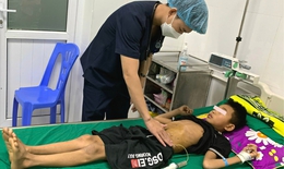 Sốc đa chấn thương do tai nạn giao thông, bé trai 12 tuổi được cứu sống