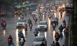 Mưa dông từ Bắc vào Nam, Nghệ An đến Quảng Trị mưa lớn kéo dài