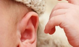 Yếu tố nguy cơ và biến chứng viêm tai giữa cấp ở trẻ